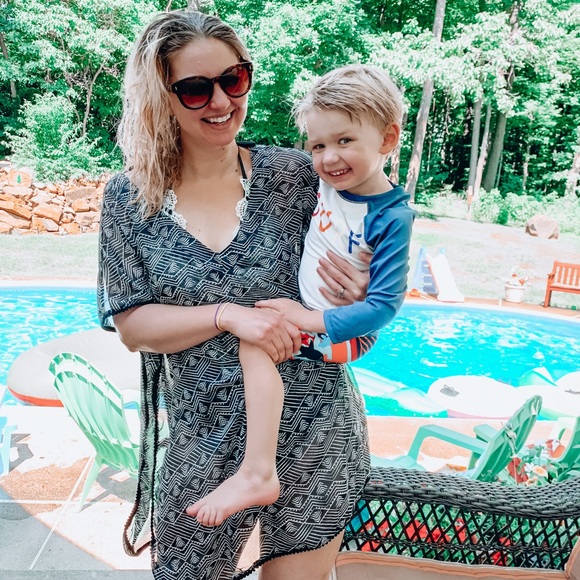 Meet your Posher, Kelly - Picture 2 of 5